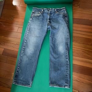 Men’s Levi’s 501 35 x 30 blue denim button fly straight leg used condition
